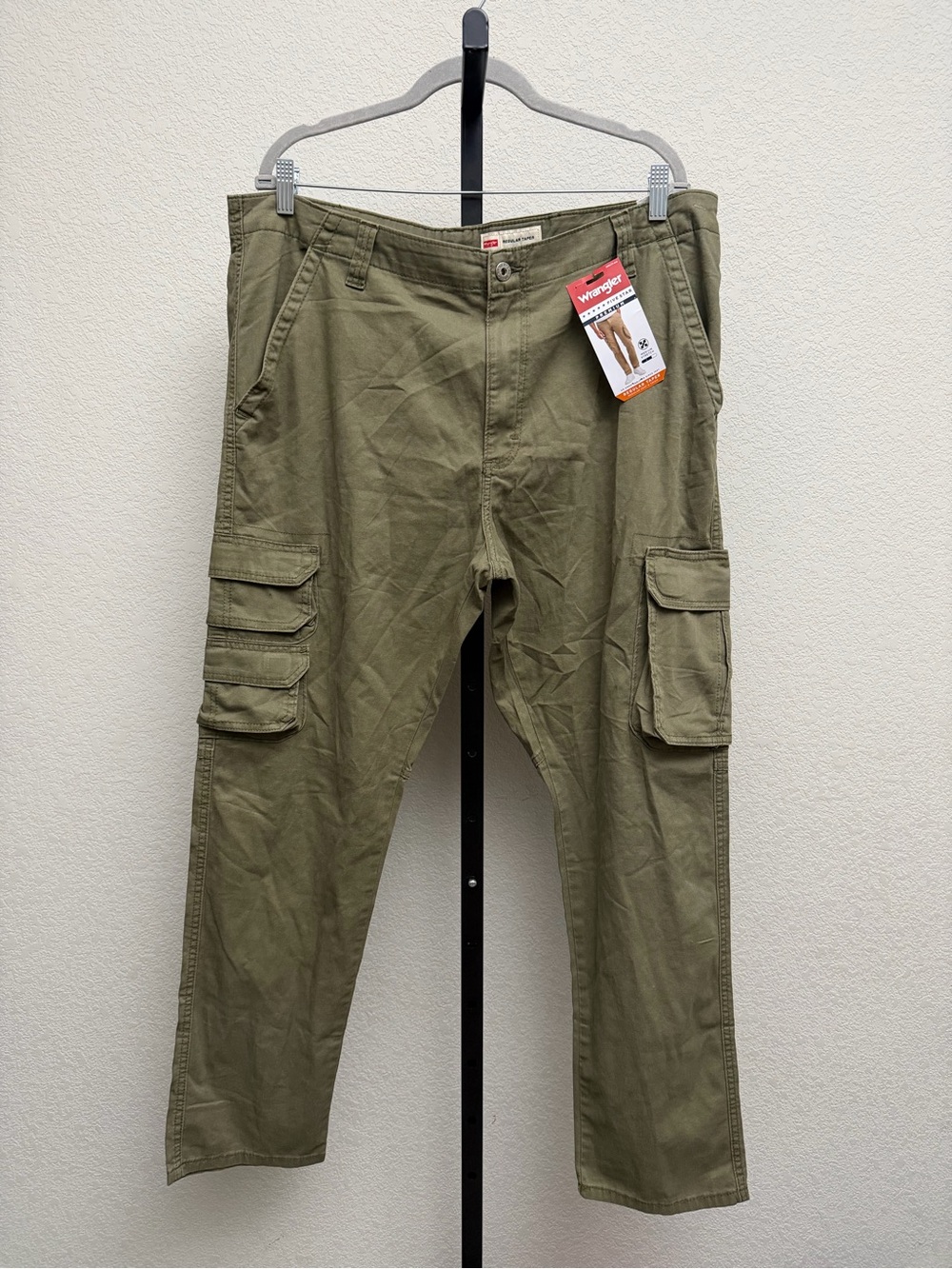 Wrangler Men’s Regular Taper Olive Green Cargo Pants NWT